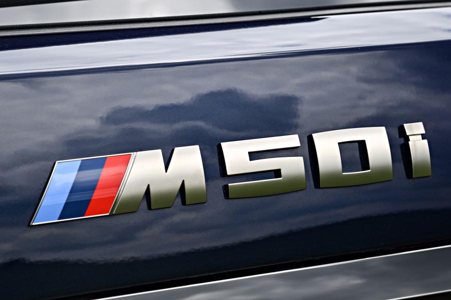Логотип BMW X7 M50i (G07) 2019 года  (WW) (фото 36 из 36)